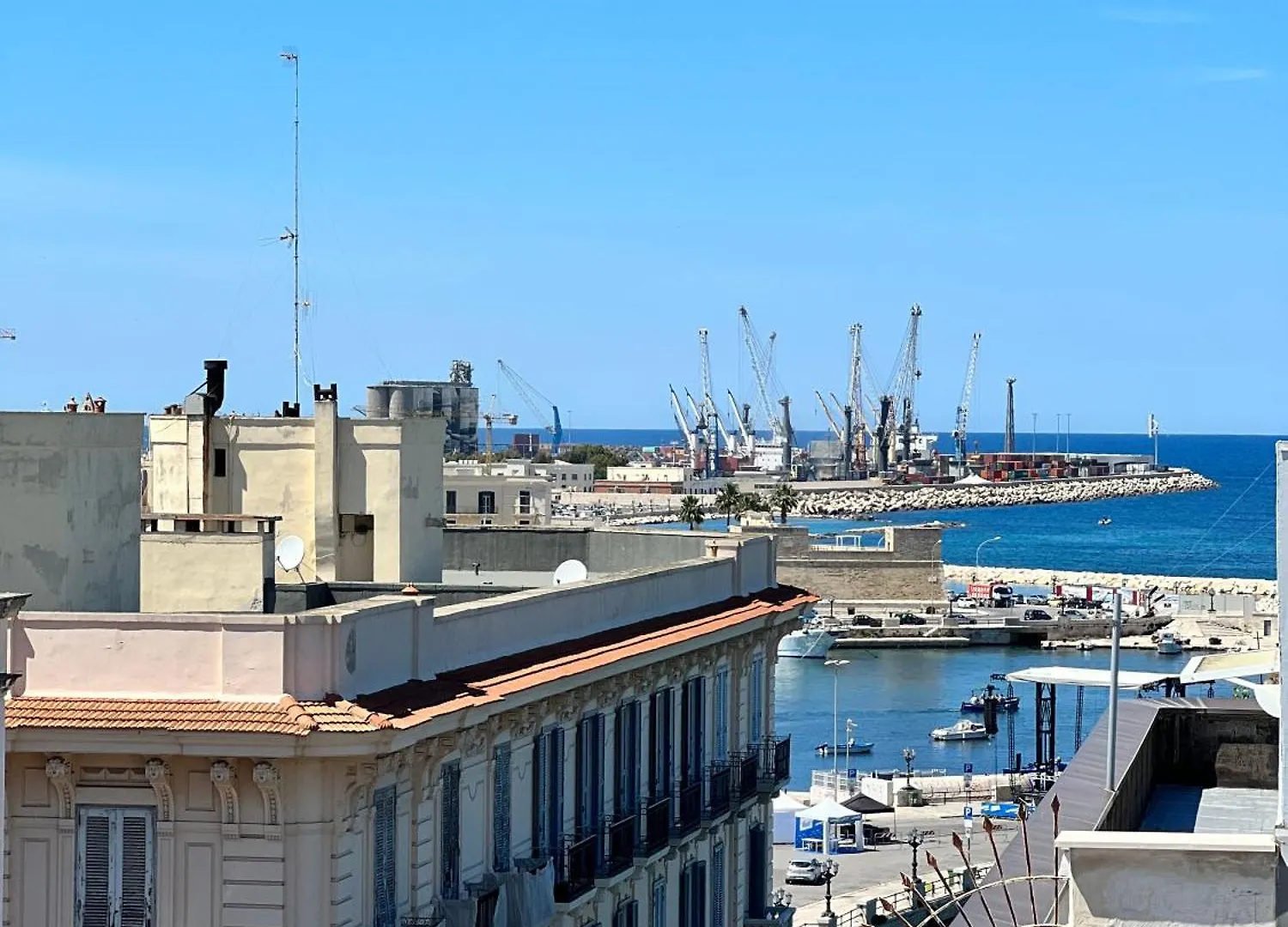 La Maravilla Bari 0*,  Italy
